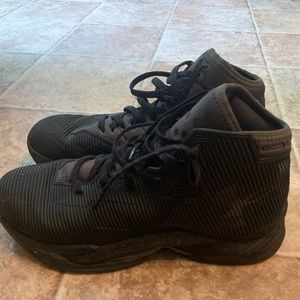 Under Armour 2.5 Charged Stef Curry shoes